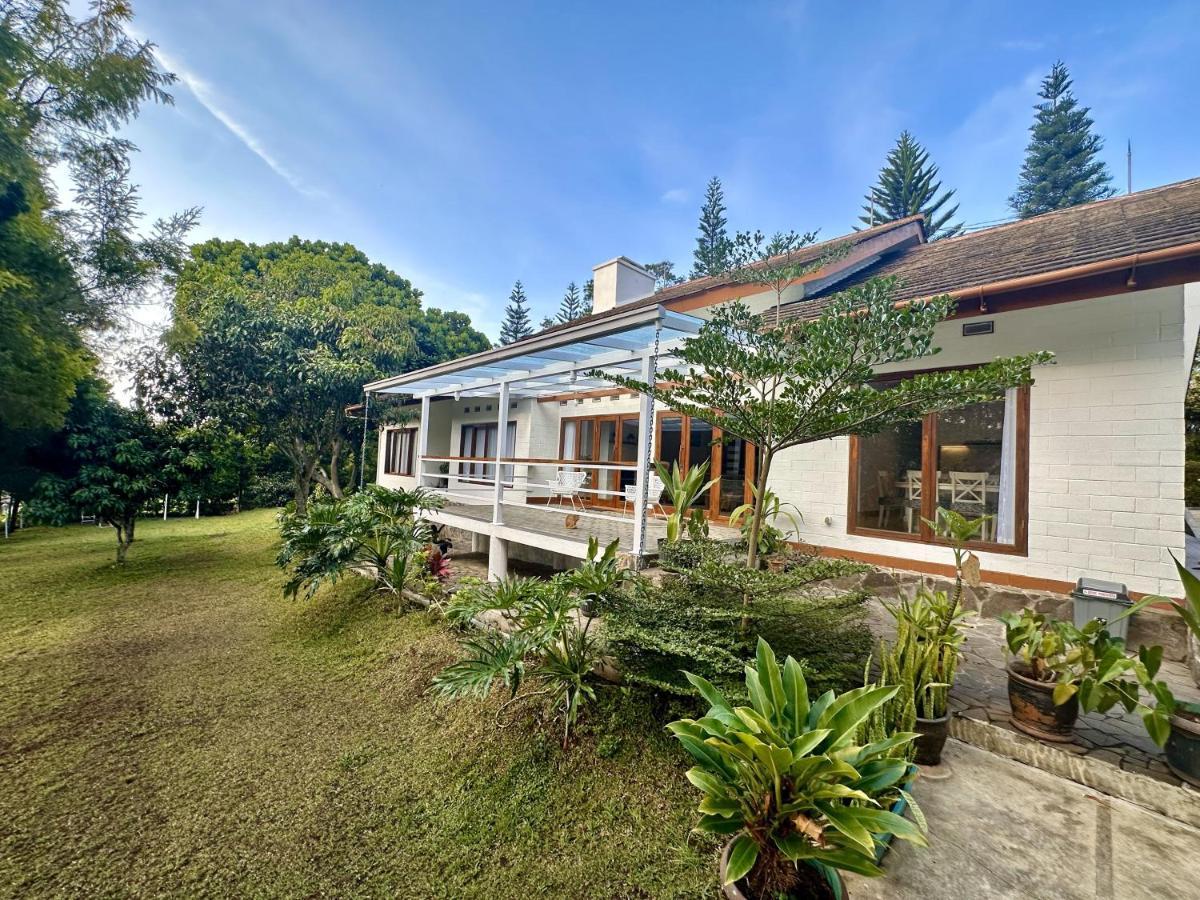 Villa Putih Le Cordon 반둥 외부 사진